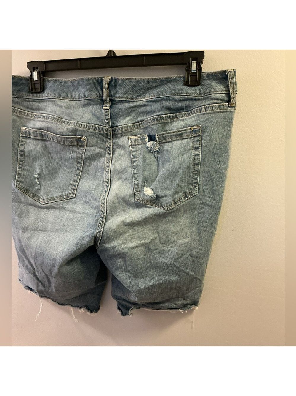 Torrid Premium Ski High Skinny Bermuda Distressed Shorts Size 16 - Picture 9 of 12